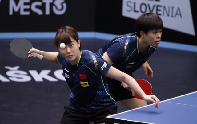 恒源祥海派生活美学 闪耀2024中国电影金鸡奖 2024-11-26 又是一年云帆踏浪时，2024年中国金鸡百花电影节盛大开幕，“金鸡直播间”官方直播间首度亮相，全程直击开闭幕式盛况，并全天呈现金鸡奖各项主体活动。